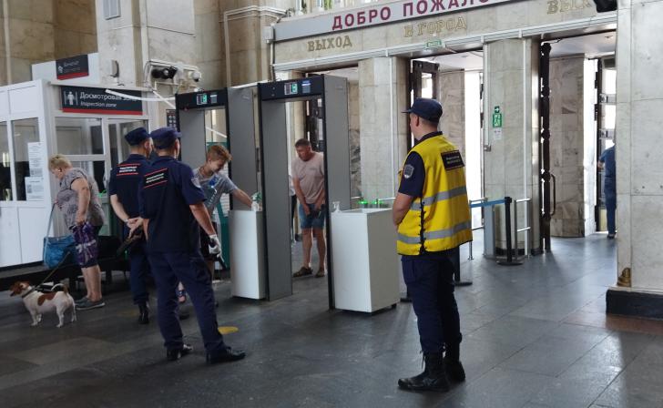 Курянка носила в дамской сумочке огнестрельное оружие и патроны, пока их не изъяла полиция