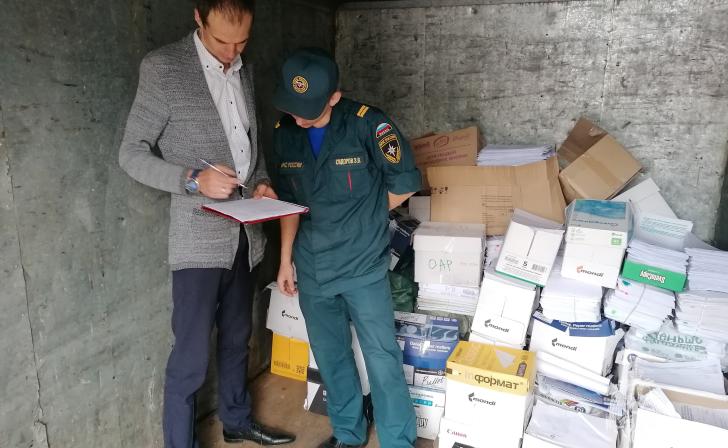 Сотрудники курского МЧС собрали тонну макулатуры Сотрудники курского МЧС собрали тонну макулатуры