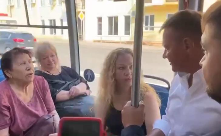 Губернатор Курской области Роман Старовойт проверяет новую маршрутную сеть