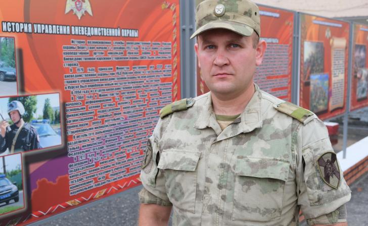 В Курской области росгвардеец помог пострадавшему велосипедисту