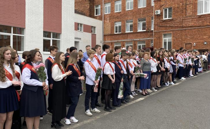 В Курске 324 выпускника получили золотые медали