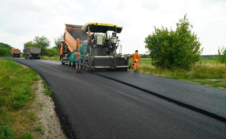 В Курской области продолжается ремонт дороги Дьяконово - Суджа - граница с Украиной
