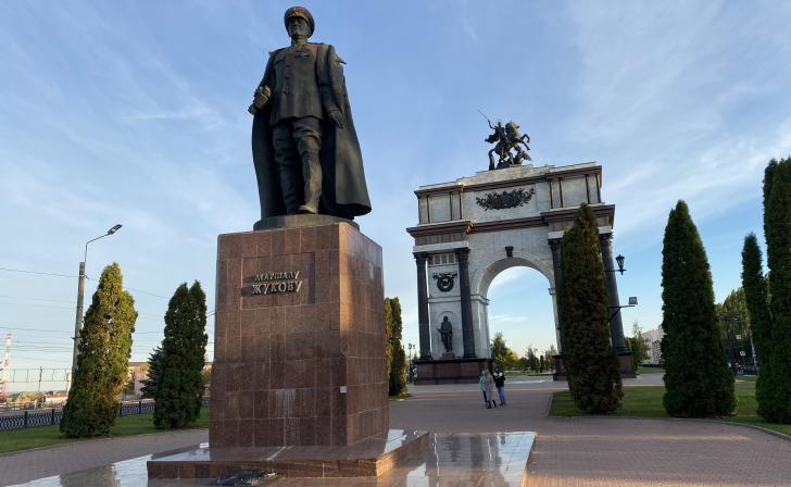 В Курске до конца сентября завершат реконструкцию памятника маршалу Жукову