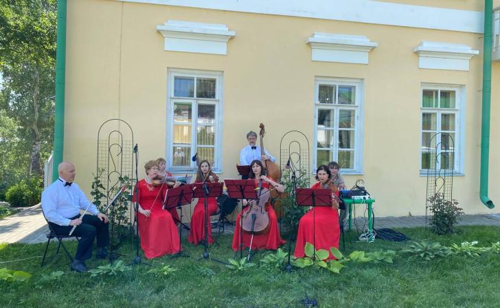 Курян приглашают на «Осенний вернисаж» в Усадьбу Фета