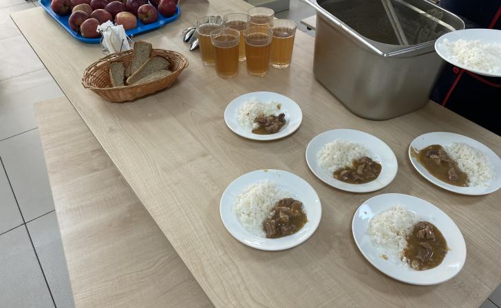 В Курской области проводят горячую линию по питанию в школах