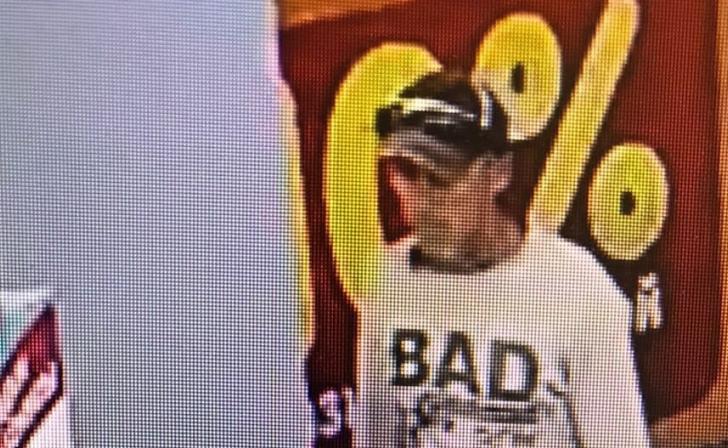 Полиция разыскивает подозреваемого в краже ноутбука из магазина электроники в Курске