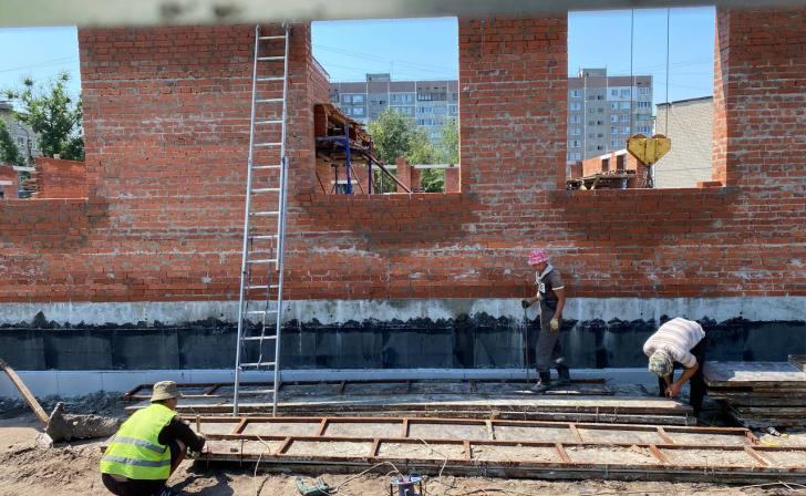 В Курске контур пристройки к школе №45 закроют к середине октября