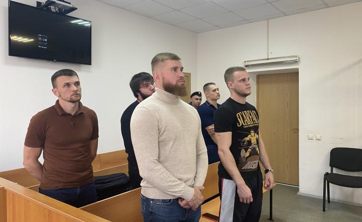 В Курске выносят приговор обвиняемым в перестрелке в ресто-баре «Карамель» В Курске выносят приговор обвиняемым в перестрелке в ресто-баре «Карамель»