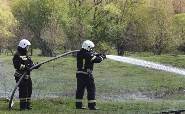 В Курской области за сутки 9 раз горела сухая трава на площади 3200 кв.м