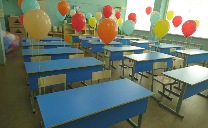 В этом году жители Курска потратят 2200 рублей на подарки ко Дню учителя