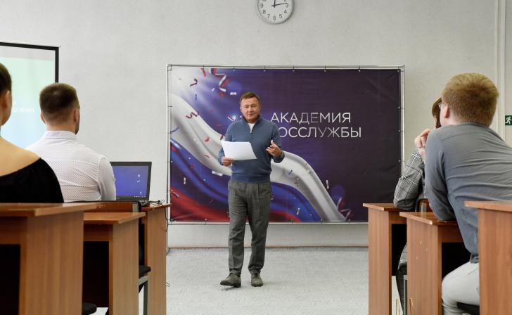 В День учителя курский губернатор встретился со студентами В День учителя курский губернатор встретился со студентами