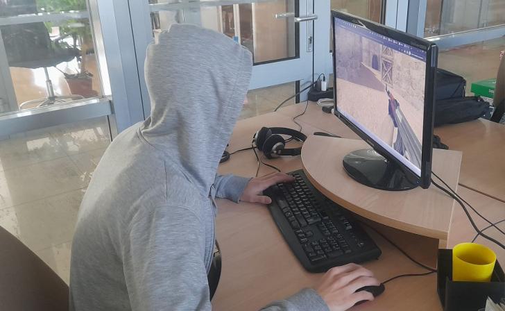 18% курян признались, что играют в компьютерные игры на работе