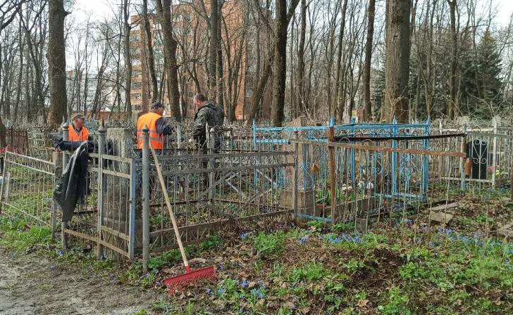 В Курске 31 октября волонтеры проведут субботник на Никитском кладбище