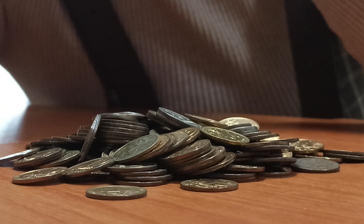 49% опрошенных из Курской области жалуются на нехватку зарплаты