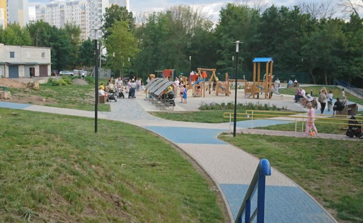 В Курске завершился второй этап благоустройства лесопарковой зоны на пр.Клыкова