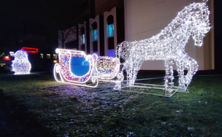 В Курске начали украшать улицы к Новому году