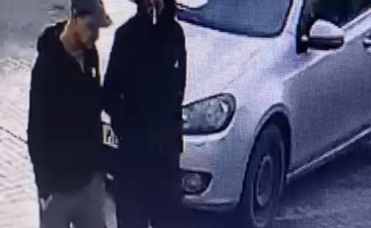 В Курске полицейские разыскивают двух молодых людей, подозреваемых в краже