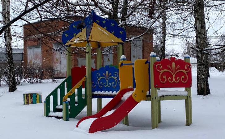 В Курске в 10 дворах продолжается благоустройство