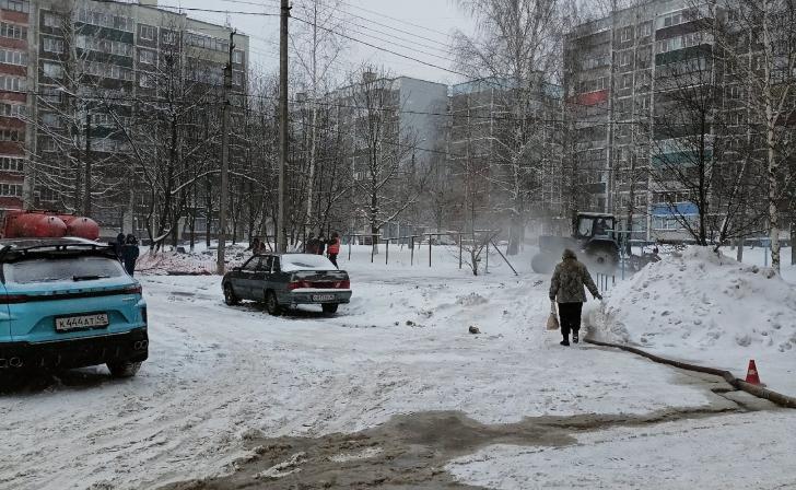 Жительница дома на Майском бульваре в Курске сообщили, как продвигаются работы на месте аварии