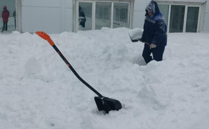 Как в Курске боролись со снегопадом «Ваня» Как в Курске боролись со снегопадом «Ваня»