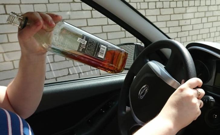 В Курской области суд конфисковал автомобиль у девушки за вождение в пьяном виде