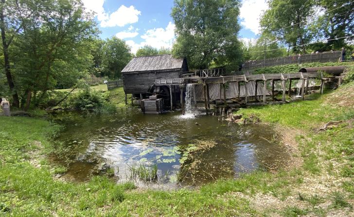 В селе Красниково Пристенского района реставрируют водяную мельницу В селе Красниково Пристенского района реставрируют водяную мельницу