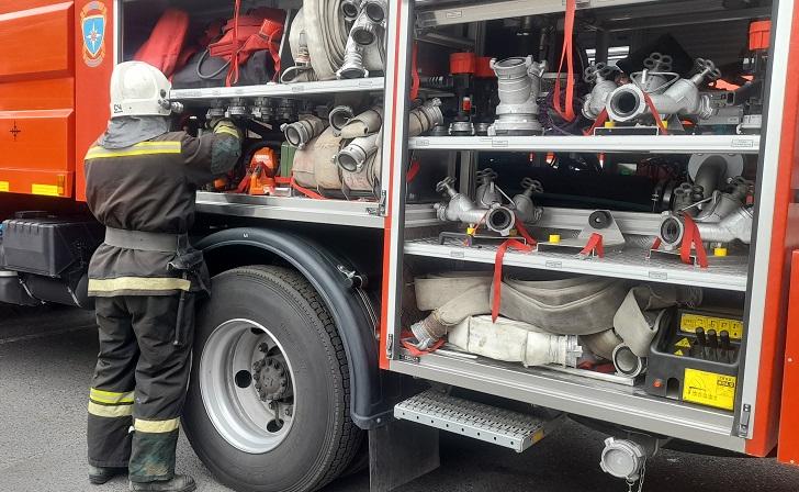 В Курске на улице Просторной горела пристройка к дому