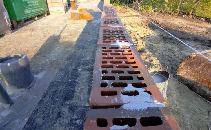 Курский губернатор призвал отстающих от графика строителей работать в праздники