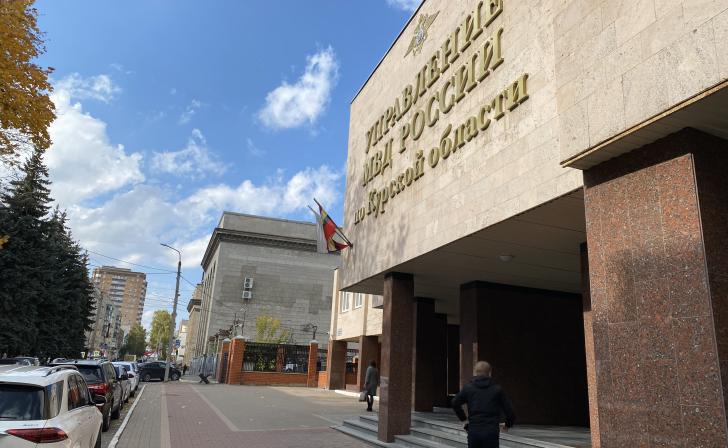 В Курске полицейские раскрыли кражу телефона у пациента