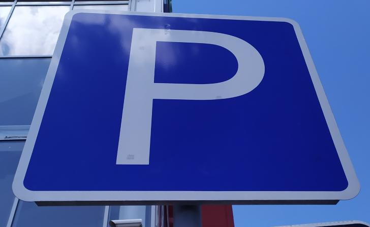 Курянам подарили бесплатные парковки на новогодних каникулах