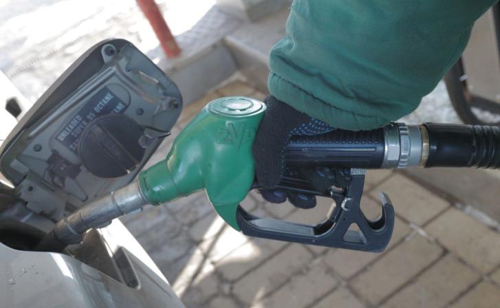 Утром 3 января на заправках Железногорска выстроились большие очереди за топливом