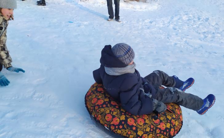 В трех парках Курска оборудованы снежные горки