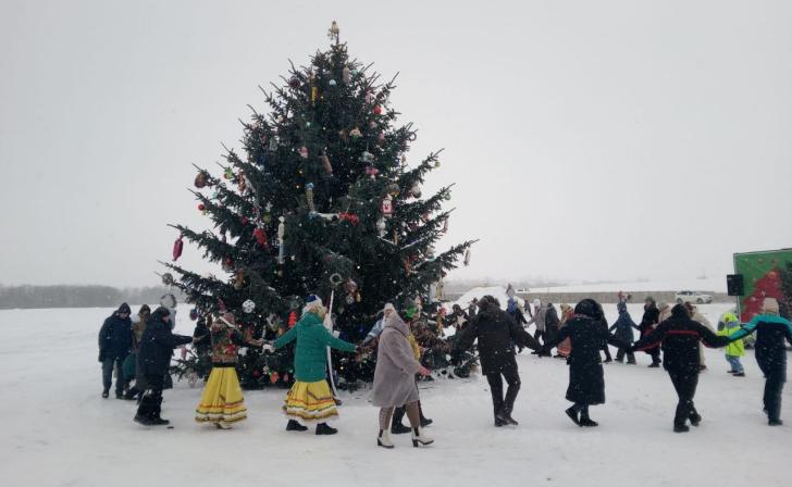 В Курской области проходит фестиваль «Ёлки» в «Парке мельниц»