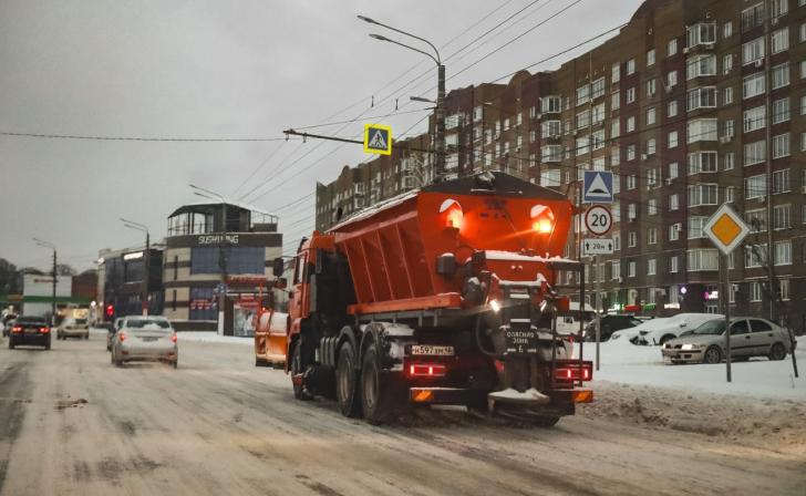 В Курской области для расчистки дорог привлечено 246 единиц спецтехники