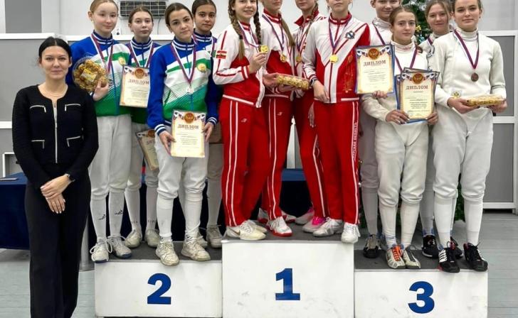 В Казани юные курские рапиристки выиграли в командном первенстве