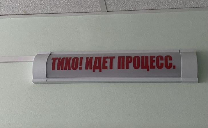 В Курской области женщина плеснула на соседку горячий чай из-за собак