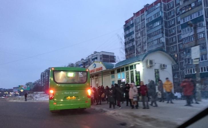 В Курске из-за ДТП на Запольной пять маршрутов автобусов сбились с расписания