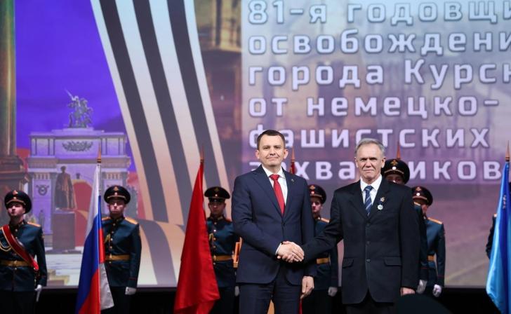 «За особые заслуги перед городом Курском» наградили директора МБУ ДО «СШ № 5»