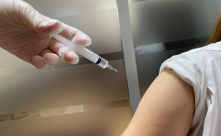 В Курскую область поступило 490 доз трехкомпонентной вакцины от кори