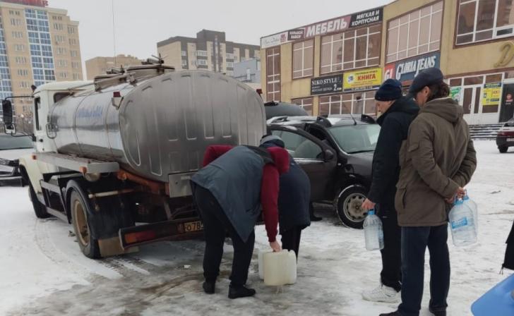 В Железногорске вторые сутки устраняют коммунальную аварию