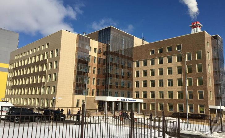 В Курске в новой поликлинике на Дериглазова возникла очередь из медиков