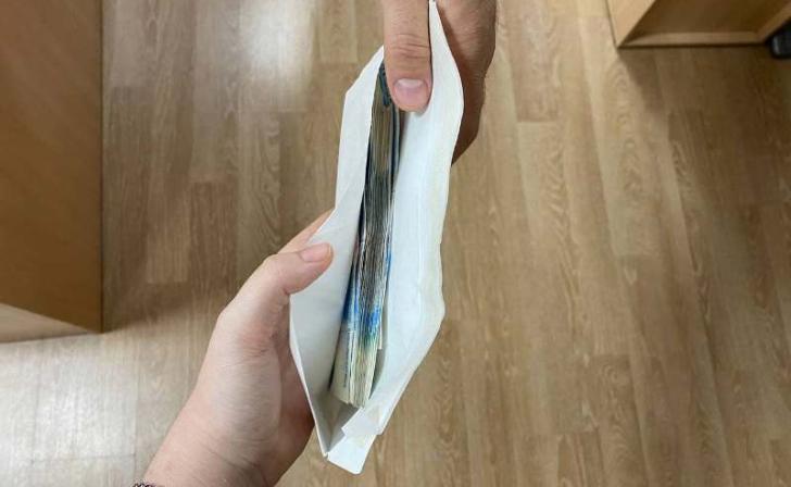 В Курске отец и сын расплачивались фальшивыми купюрами в табачных магазинах В Курске отец и сын расплачивались фальшивыми купюрами в табачных магазинах