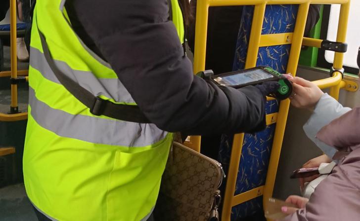 В Курске в общественном транспорте не хватает контролеров