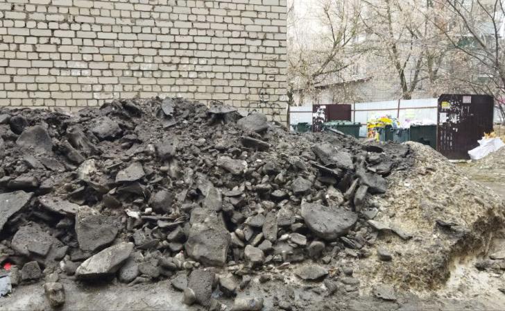 В Курске коммунальные и дорожные службы убирают мусор, грязь и песок