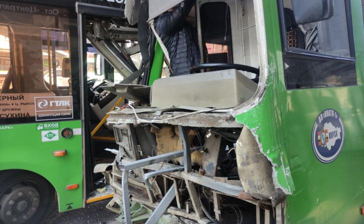 В Курске в ДТП с автобусом поучаствовали 10 транспортных средств
