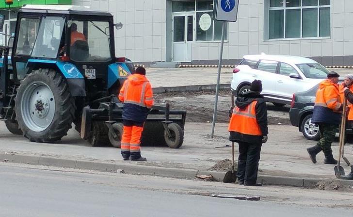 В Курске дороги убирают 56 дорожных рабочих и 44 единицы техники