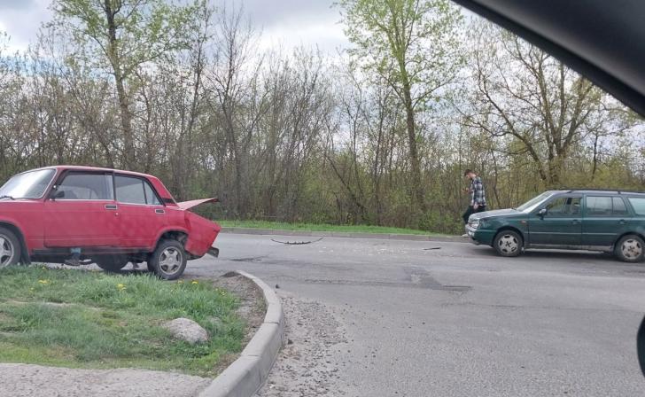 В Курске на Клыкова столкнулись автомобиля