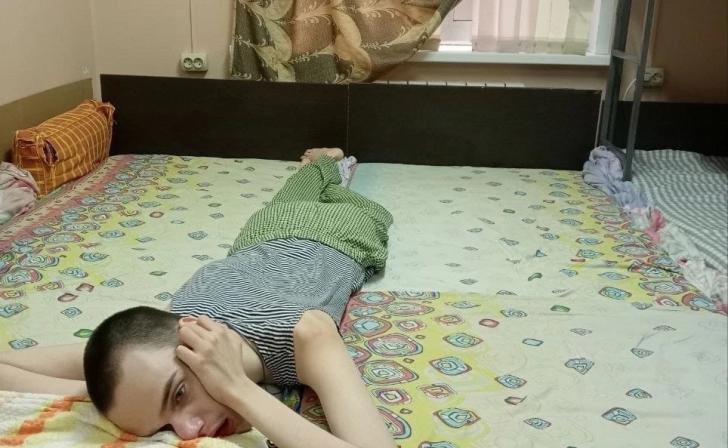 22-летнему беженцу, который не переставая кричит от боли, нужна помощь в Курске 22-летнему беженцу, который не переставая кричит от боли, нужна помощь в Курске