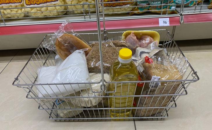 Курян просят помочь купить продукты для пасхального обеда бездомных