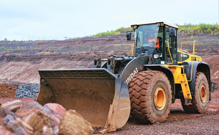 На Михайловском ГОКе приступили к работе новые фронтальные погрузчики